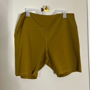 NWOT lulumon biker shorts